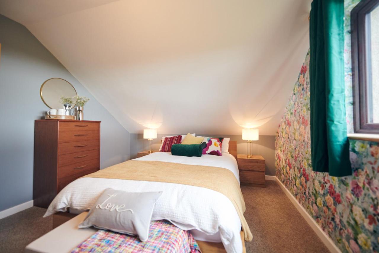 Maes Y Mel- A Couples, Pet Friendly, Rural Romantic Getaway With Countryside Views Gellywen Exterior foto